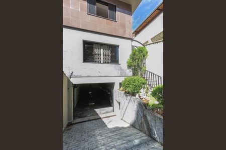 Casa à venda com 338m², 3 quartos e 6 vagasRampa de acesso