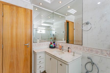 Casa à venda com 338m², 3 quartos e 6 vagasBanheiro Social