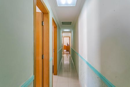 Casa à venda com 338m², 3 quartos e 6 vagasCorredor