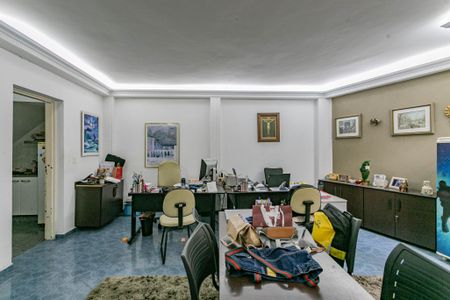 Casa à venda com 338m², 3 quartos e 6 vagasEscritório