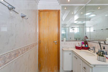 Casa à venda com 338m², 3 quartos e 6 vagasBanheiro da Suíte