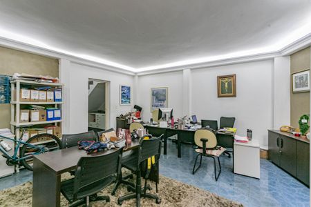 Casa à venda com 338m², 3 quartos e 6 vagasEscritório