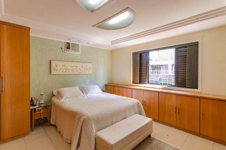 Casa à venda com 338m², 3 quartos e 6 vagasSuíte