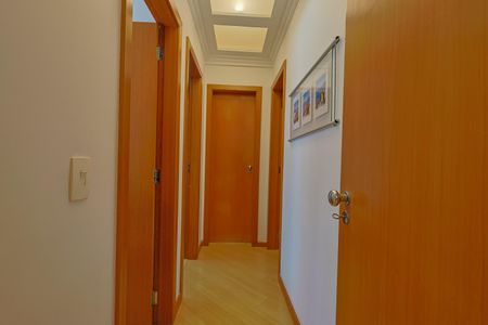 Corredor de apartamento à venda com 3 quartos, 100m² em Coracao de Jesus, Belo Horizonte