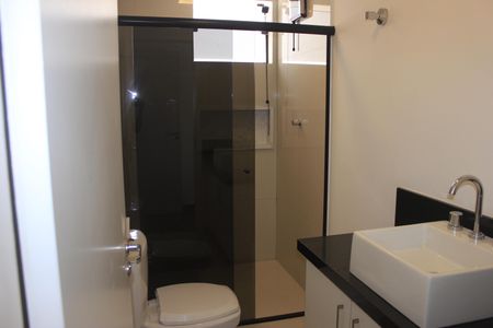 Casa para alugar com 322m², 3 quartos e 4 vagasBanheiro da Suíte 2