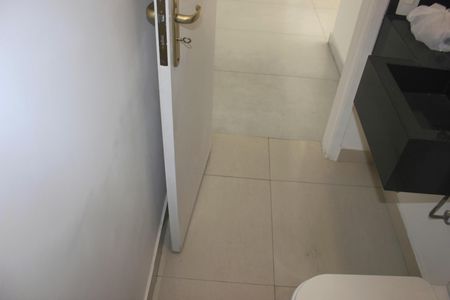 Casa para alugar com 322m², 3 quartos e 4 vagasBanheiro da garagem