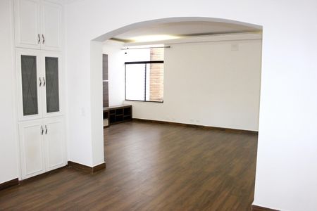 Casa para alugar com 322m², 3 quartos e 4 vagasSala