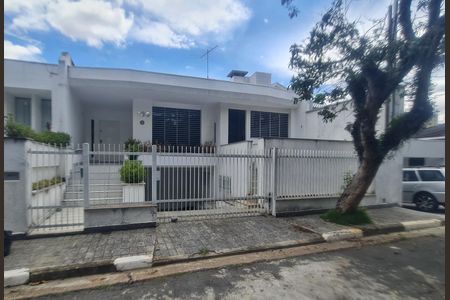Casa para alugar com 322m², 3 quartos e 4 vagasFachada do imóvel