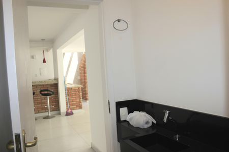 Casa para alugar com 322m², 3 quartos e 4 vagasBanheiro da garagem