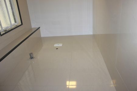 Casa para alugar com 322m², 3 quartos e 4 vagasBanheiro da garagem