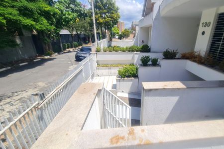 Casa para alugar com 322m², 3 quartos e 4 vagasFachada interna do imóvel