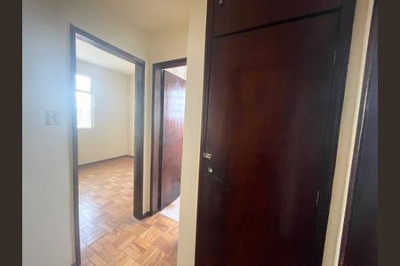 Hall de circulação de apartamento à venda com 2 quartos, 64m² em Carlos Prates, Belo Horizonte