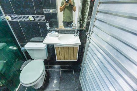 Casa à venda com 140m², 3 quartos e 2 vagas Casa à venda com 140m², 3 quartos e 2 vagasBanheiro Social 2