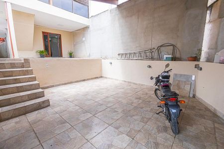 Casa à venda com 140m², 3 quartos e 2 vagas Casa à venda com 140m², 3 quartos e 2 vagasGaragem