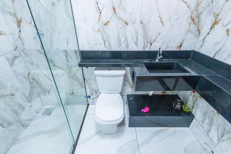 Casa à venda com 140m², 3 quartos e 2 vagas Casa à venda com 140m², 3 quartos e 2 vagasBanheiro Social