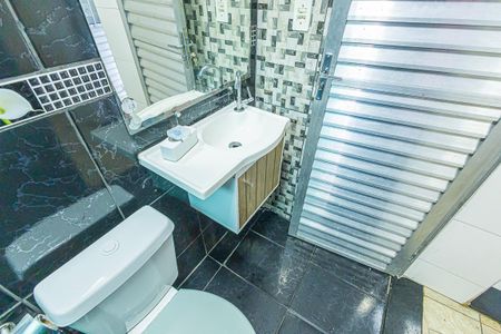 Casa à venda com 140m², 3 quartos e 2 vagas Casa à venda com 140m², 3 quartos e 2 vagasBanheiro Social 2