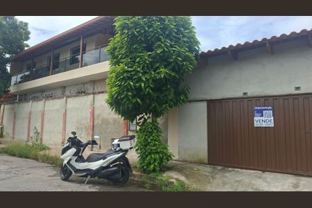 Casa à venda com 140m², 3 quartos e 2 vagas Casa à venda com 140m², 3 quartos e 2 vagasFachada