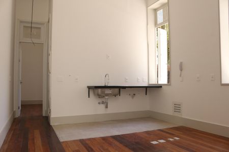 Sala de casa de condomínio à venda com 1 quarto, 71m² em Jardim Botânico, Rio de Janeiro