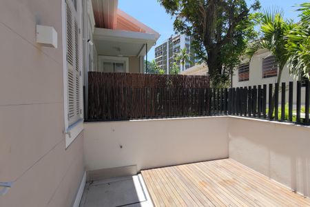 Casa de condomínio à venda com 71m², 1 quarto e 1 vagaQuintal