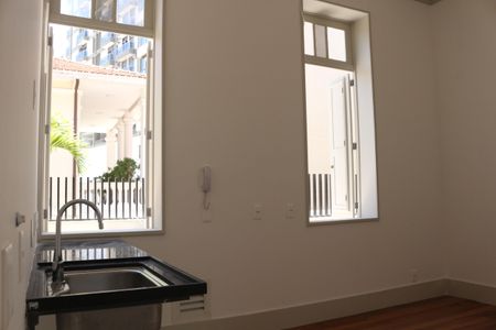 Sala de casa de condomínio à venda com 1 quarto, 71m² em Jardim Botânico, Rio de Janeiro