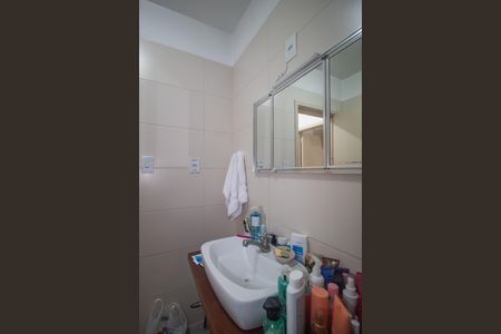 Casa à venda com 200m², 3 quartos e 3 vagasBanheiro 2