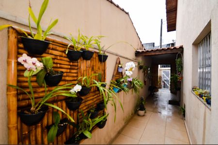 Casa à venda com 230m², 3 quartos e 4 vagasCorredor Lateral