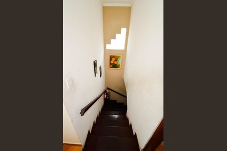 Casa à venda com 230m², 3 quartos e 4 vagasEscada Quartos/Sala