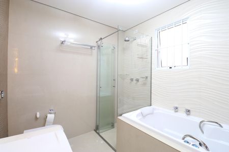 Banheiro da Suíte de casa para alugar com 1 quarto, 72m² em Vila Ipojuca, São Paulo