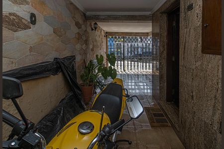 Casa à venda com 140m², 3 quartos e 2 vagas Casa à venda com 140m², 3 quartos e 2 vagashall social_2