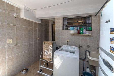 Casa à venda com 140m², 3 quartos e 2 vagas Casa à venda com 140m², 3 quartos e 2 vagasárea de serviço coberta_4