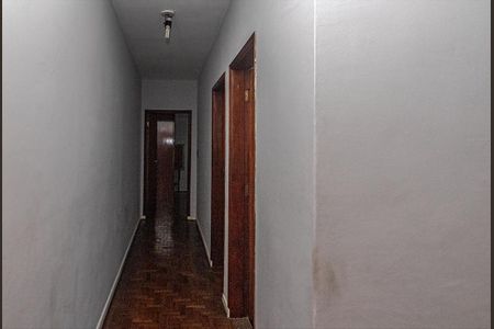 Casa à venda com 140m², 3 quartos e 2 vagas Casa à venda com 140m², 3 quartos e 2 vagascorredor para os cômodos_1
