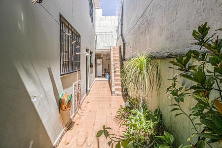 Casa à venda com 140m², 3 quartos e 2 vagas Casa à venda com 140m², 3 quartos e 2 vagascorredor lateral com churrasqueira_2