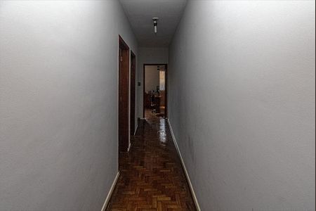 Casa à venda com 140m², 3 quartos e 2 vagas Casa à venda com 140m², 3 quartos e 2 vagascorredor para os cômodos_2