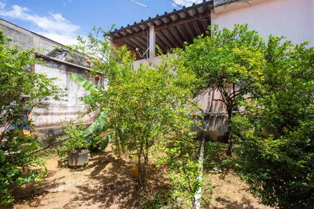 Casa à venda com 100m², 1 quarto e sem vagaQuintal