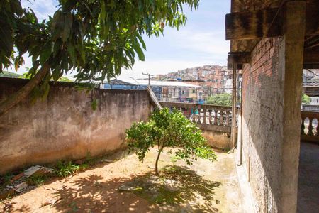 Casa à venda com 100m², 1 quarto e sem vagaQuintal