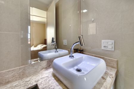 Banheiro Suíte de apartamento à venda com 3 quartos, 56m² em Jardim Ipaussurama, Campinas