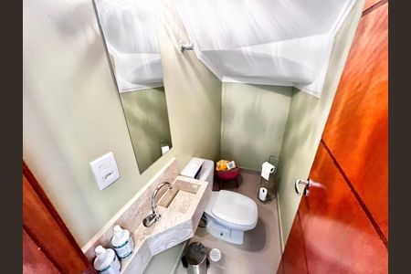 Casa à venda com 91m², 2 quartos e 2 vagasLavabo