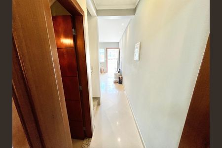 Casa à venda com 91m², 2 quartos e 2 vagasCorredor
