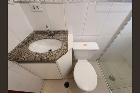 Apartamento para alugar com 70m², 2 quartos e 1 vagaBanheiro da suíte 