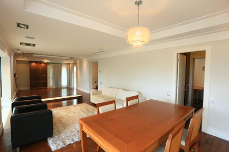Apartamento para alugar com 290m², 4 quartos e 3 vagas Apartamento para alugar com 290m², 4 quartos e 3 vagasSala