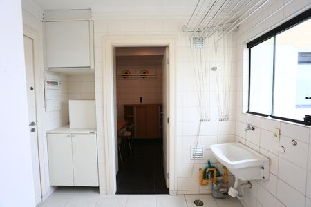 Apartamento para alugar com 290m², 4 quartos e 3 vagas Apartamento para alugar com 290m², 4 quartos e 3 vagasÁrea de Serviço