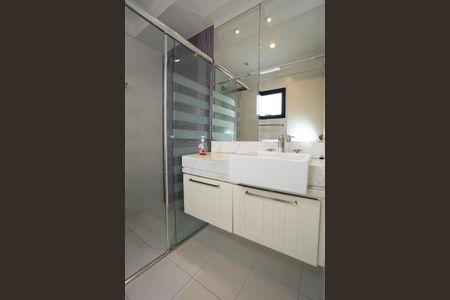 Apartamento para alugar com 290m², 4 quartos e 3 vagas Apartamento para alugar com 290m², 4 quartos e 3 vagasBanheiro da Suíte 1