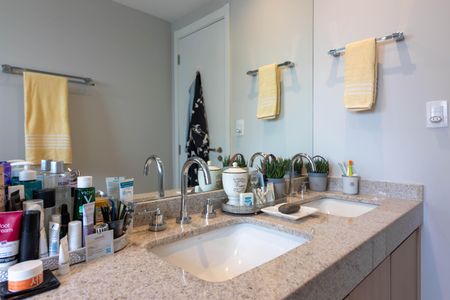 Apartamento à venda com 170m², 3 quartos e 2 vagasBanheiro da Suíte 1