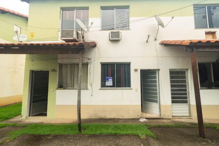 Casa de condomínio para alugar com 50m², 2 quartos e 1 vaga Casa de condomínio para alugar com 50m², 2 quartos e 1 vagaFachada