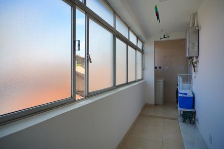 Apartamento à venda com 216m², 4 quartos e 2 vagas Apartamento à venda com 216m², 4 quartos e 2 vagasÁrea de serviço