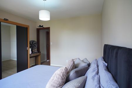 Quarto suíte  de apartamento à venda com 4 quartos, 216m² em Jardim Lindóia, Porto Alegre