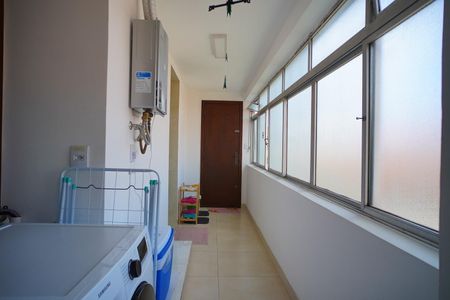 Apartamento à venda com 216m², 4 quartos e 2 vagas Apartamento à venda com 216m², 4 quartos e 2 vagasÁrea de Serviço