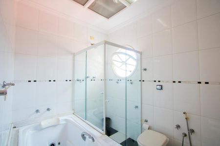 Casa à venda com 352m², 4 quartos e 3 vagasBanheiro social