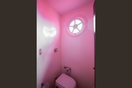 Casa à venda com 352m², 4 quartos e 3 vagasBanheiro do quarto 1