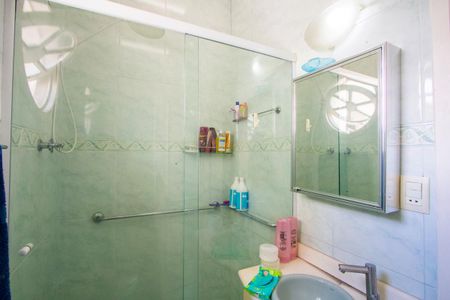 Casa à venda com 352m², 4 quartos e 3 vagasBanheiro do quarto 2